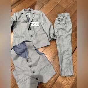 Elegant boys dress suit from Paris Europe size 6